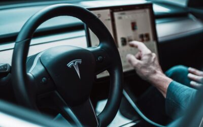 Tesla poisti mahdollisuuden pelata liikkuvassa autossa