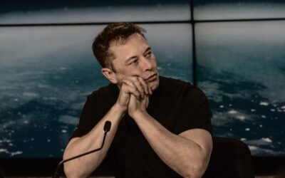 Musk tuntee olonsa ”epämukavaksi” – haluaa lisää valtaa Teslan tekoälykehityksestä